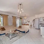 Koutsis Apartmán *